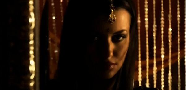 Sexy Bollywood Brunette Dancer